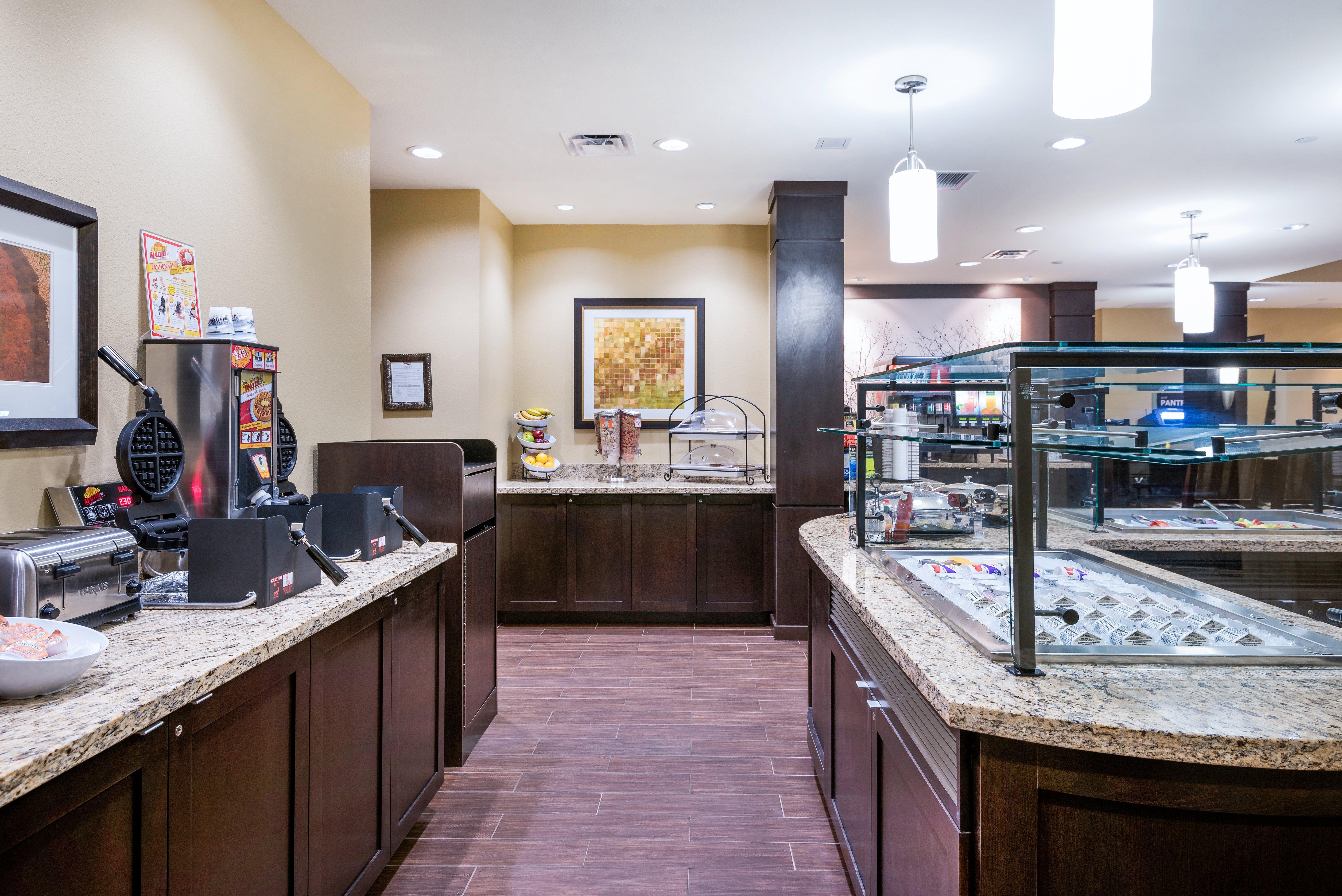 Staybridge Suites Eau Claire - Altoona By Ihg Екстериор снимка