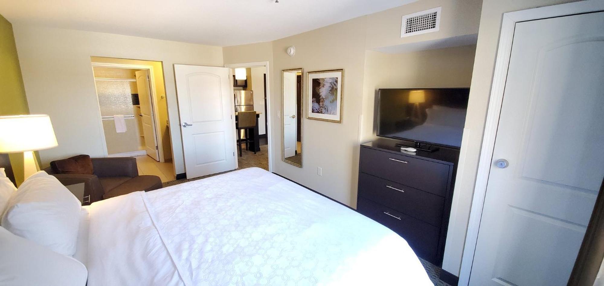 Staybridge Suites Eau Claire - Altoona By Ihg Екстериор снимка