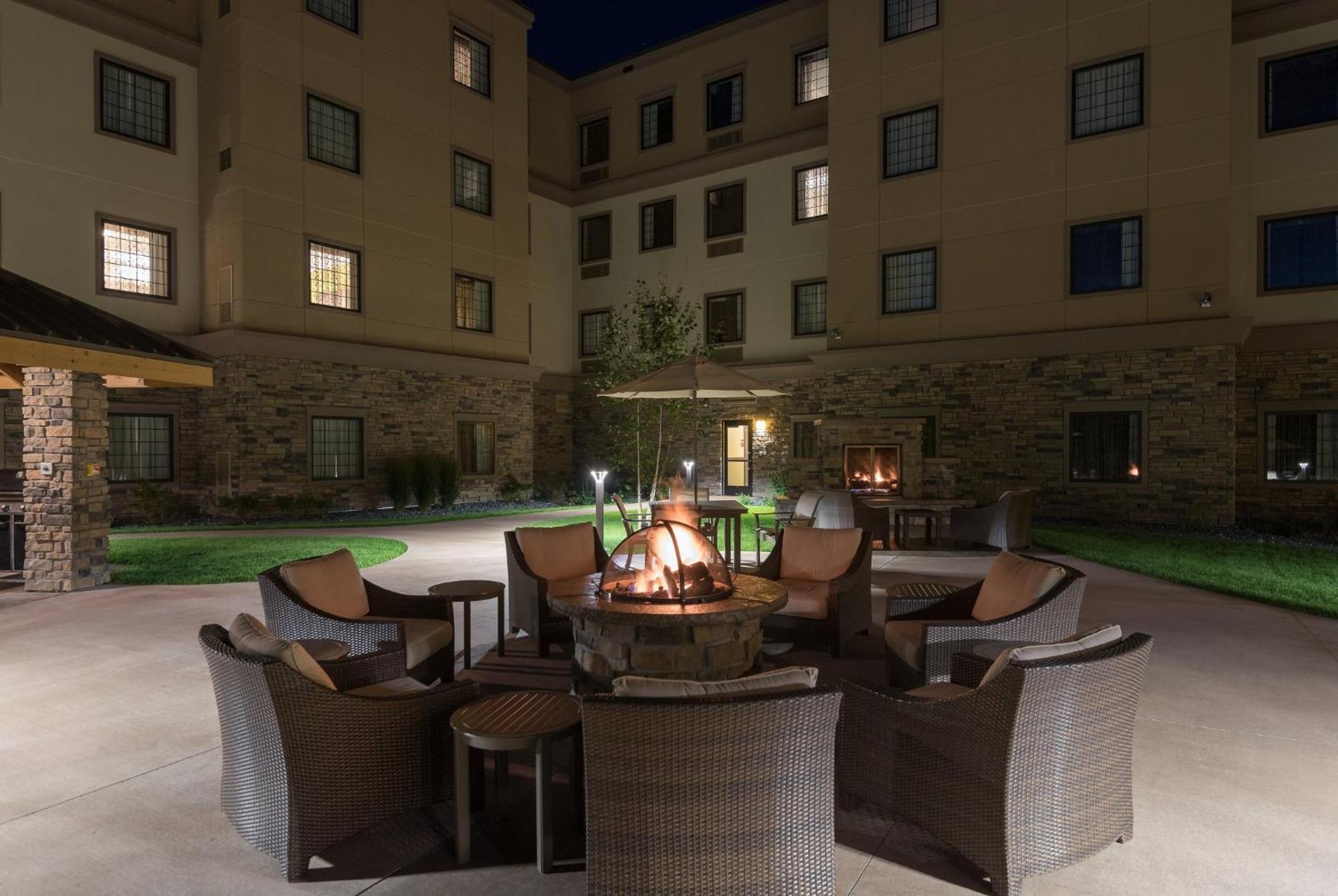 Staybridge Suites Eau Claire - Altoona By Ihg Екстериор снимка